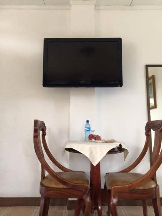 Hotel Andrea Neily Extérieur photo