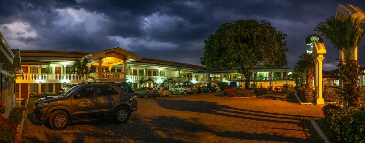 Hotel Andrea Neily Extérieur photo